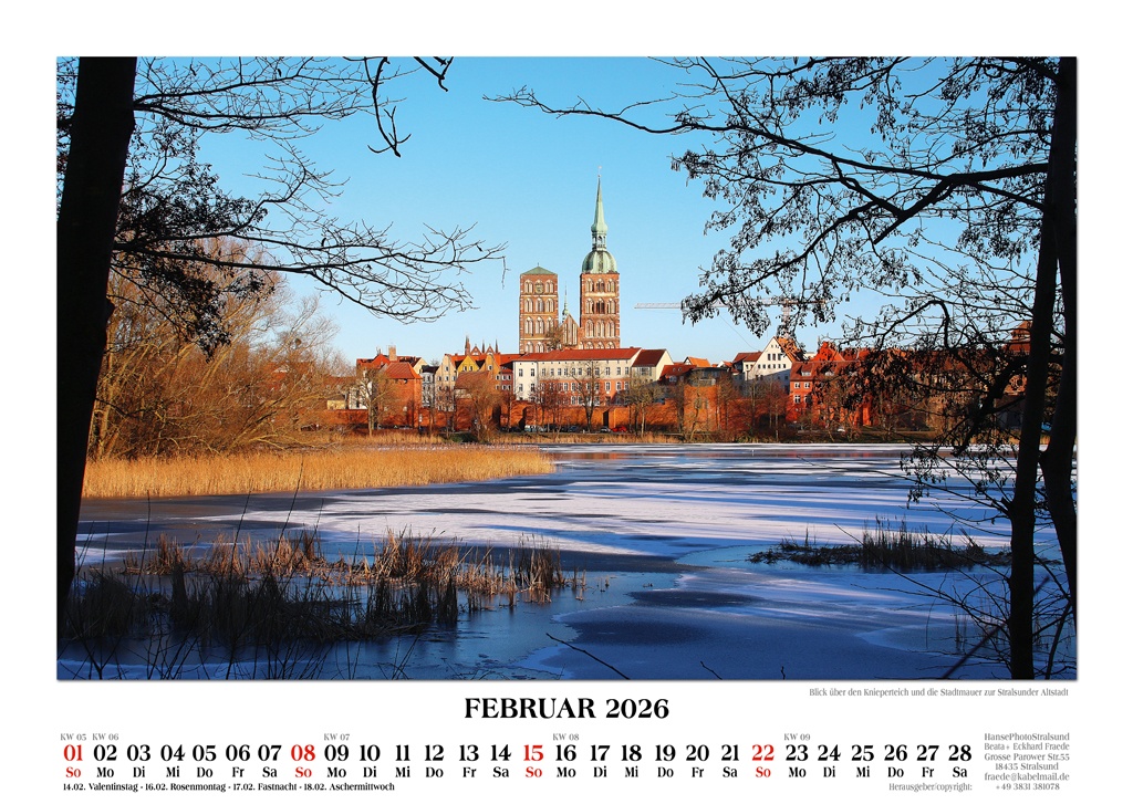 Blick über den Knieperteich und die Stadtmauer zur Stralsunder Altstadt