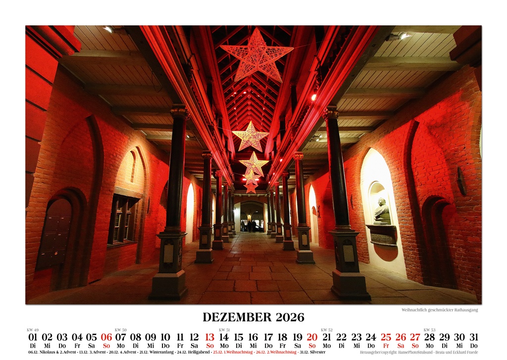 Weihnachtlich geschmückter Rathausgang