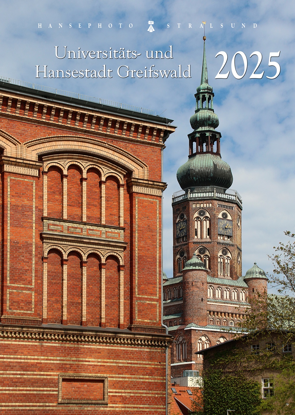 Blick vom Wall auf die Alte Universitätsbibliothek und den Dom St. Nikolai